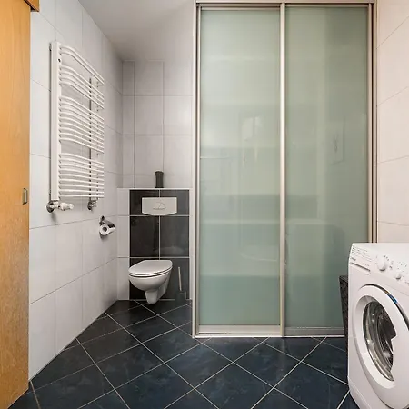 Wola Kacza Spacious By Bookinghost Apartman